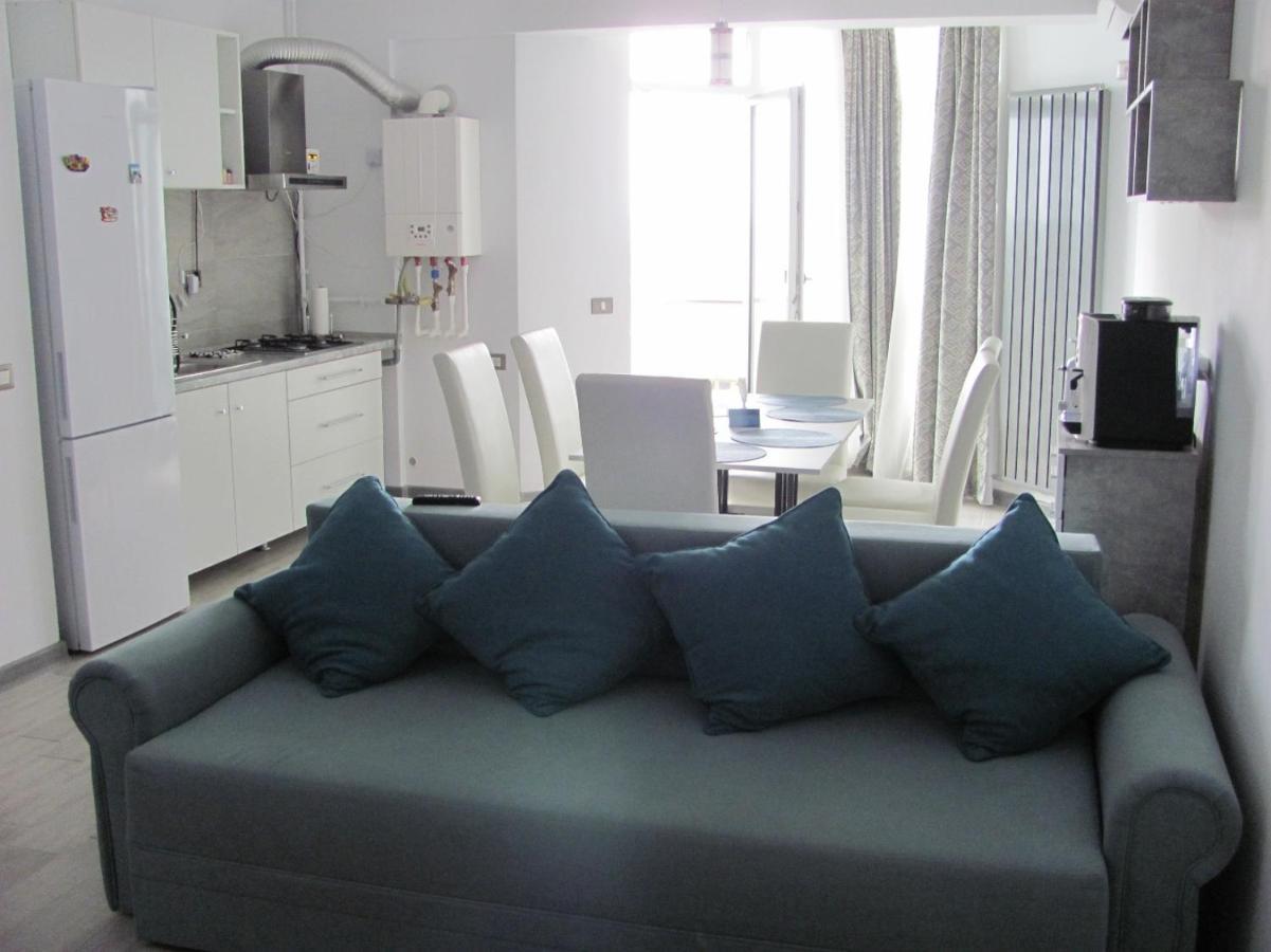 Apartamente Azzurro On The Beach 那沃达利 外观 照片